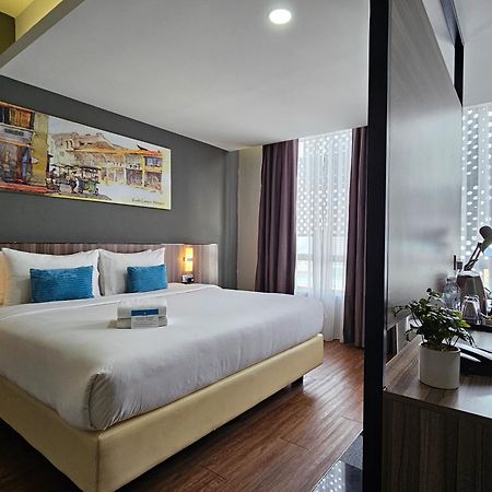 Days Hotel & Suites By Wyndham Fraser Business Park Kl Kuala Lumpur Extérieur photo