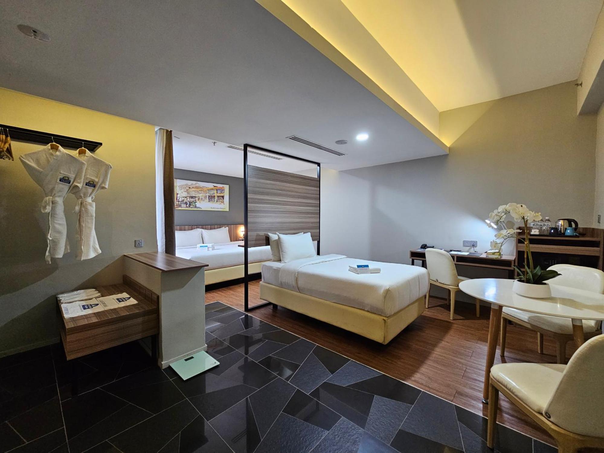 Days Hotel & Suites By Wyndham Fraser Business Park Kl Kuala Lumpur Extérieur photo