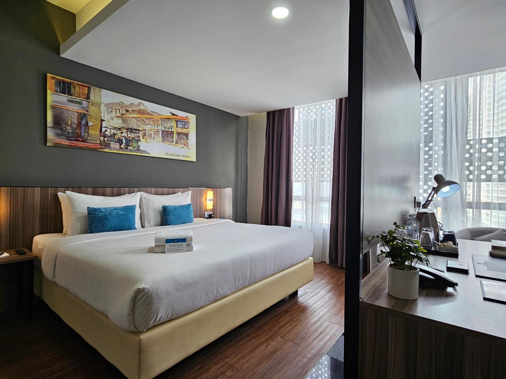 Days Hotel & Suites By Wyndham Fraser Business Park Kl Kuala Lumpur Extérieur photo