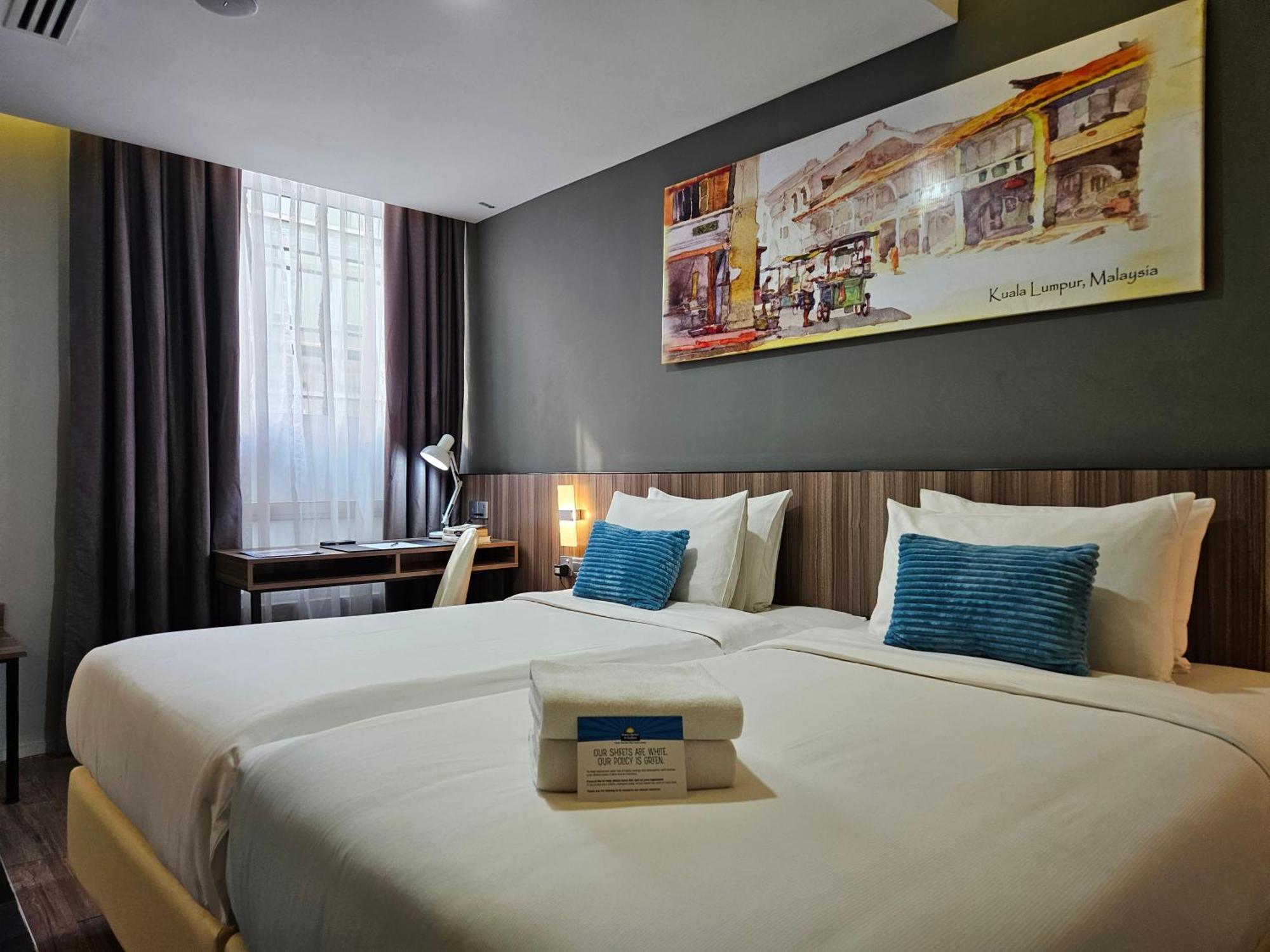 Days Hotel & Suites By Wyndham Fraser Business Park Kl Kuala Lumpur Extérieur photo